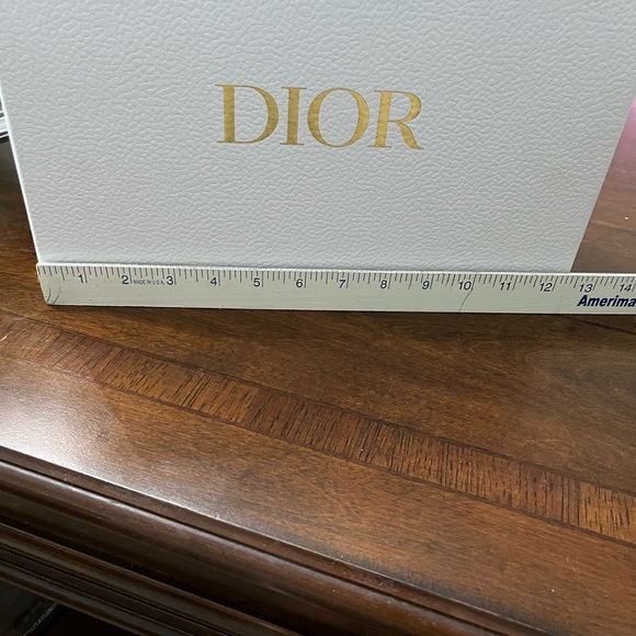Christian Dior large white shoe box. - Picture 5 of 7